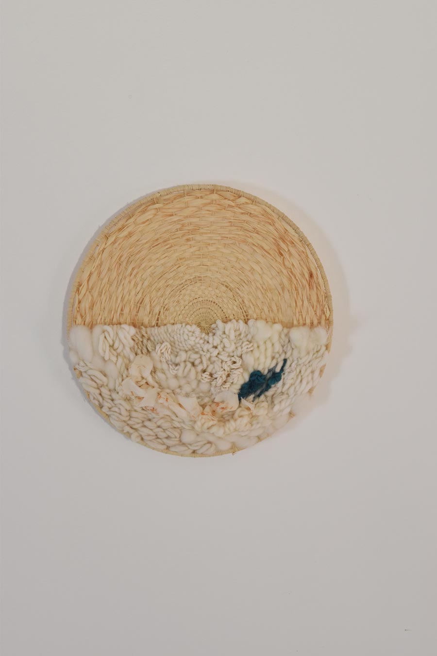 Facette - Tenture murale raphia et soie – Image 6