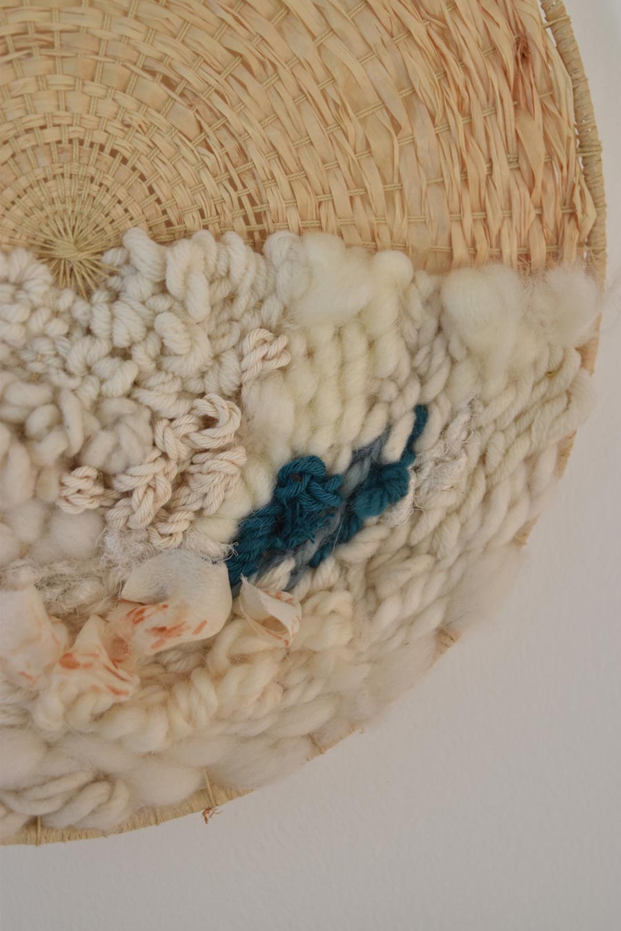 Facette - Tenture murale raphia et soie – Image 2