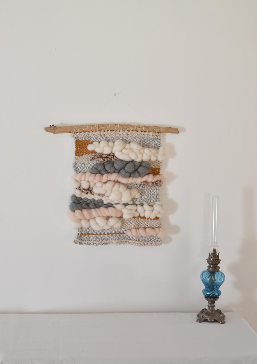 Tissage mural gris et rose